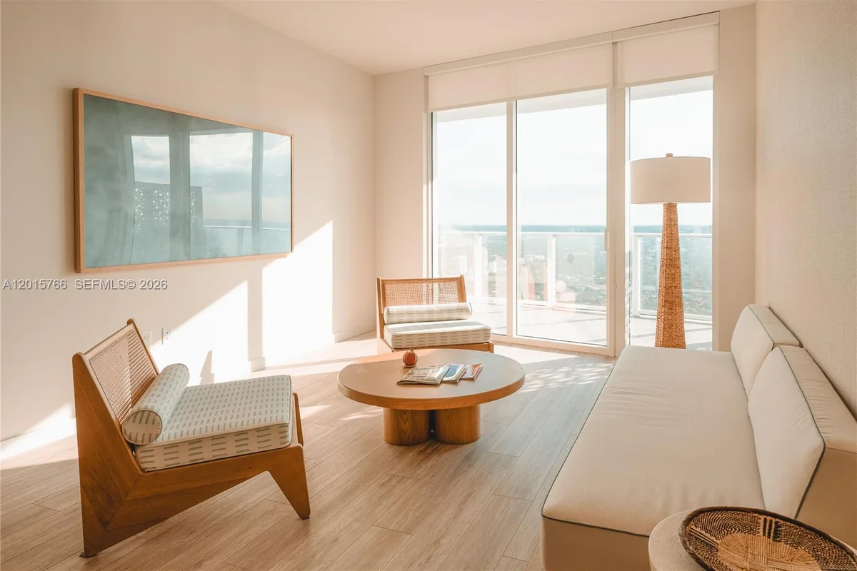 275 SW 6th St #5303, Miami: photo 1 of 30