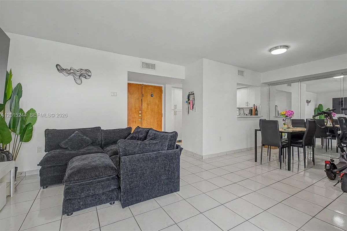 11790 SW 18th St #524-3, Miami: photo 1 of 13
