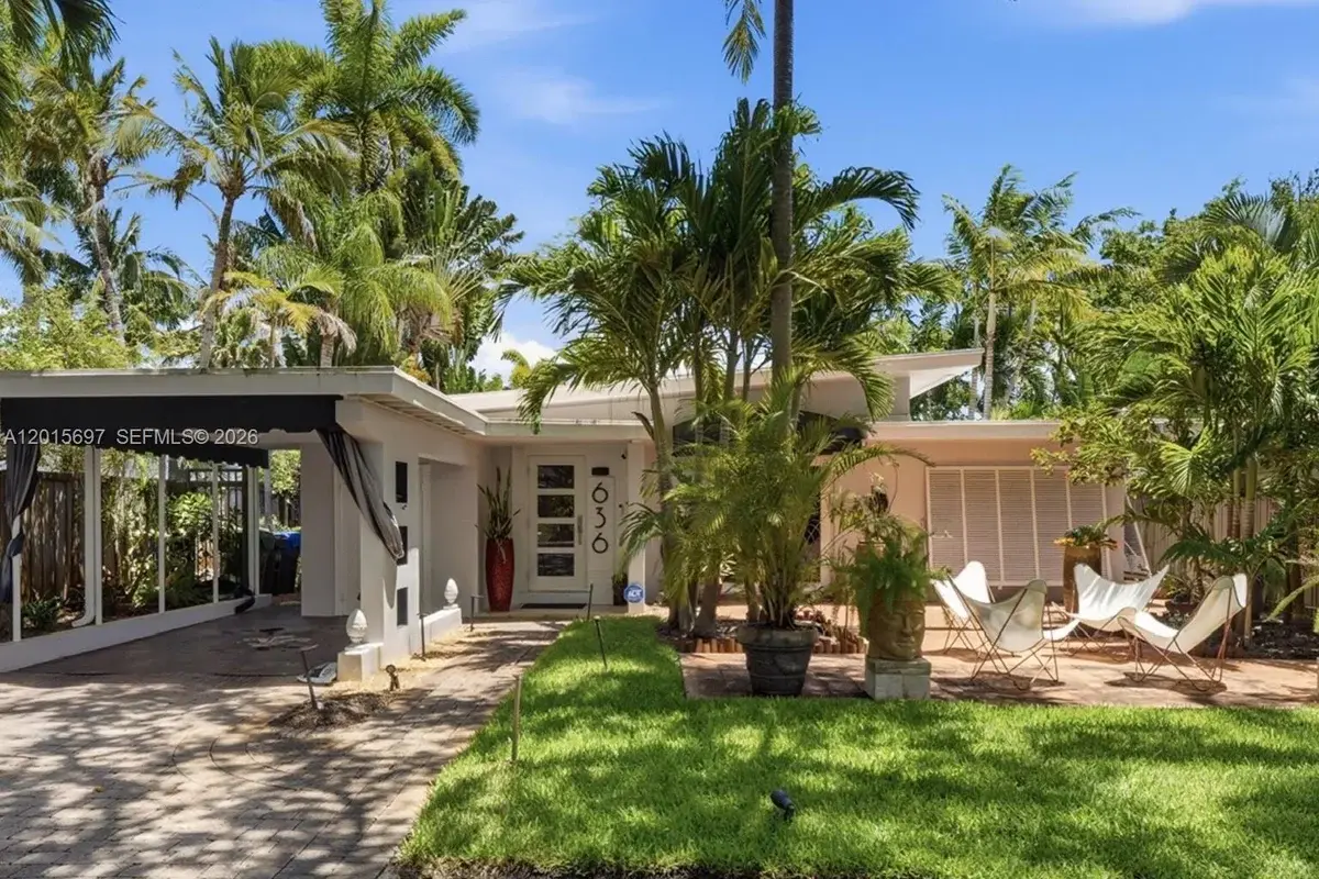636 NE 17th Ter, Fort Lauderdale: photo 1 of 55
