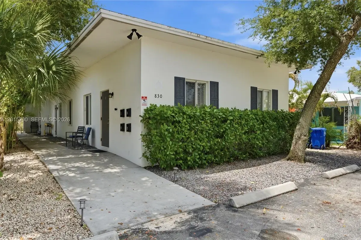 830 SE 14th St #3, Fort Lauderdale: photo 1 of 13
