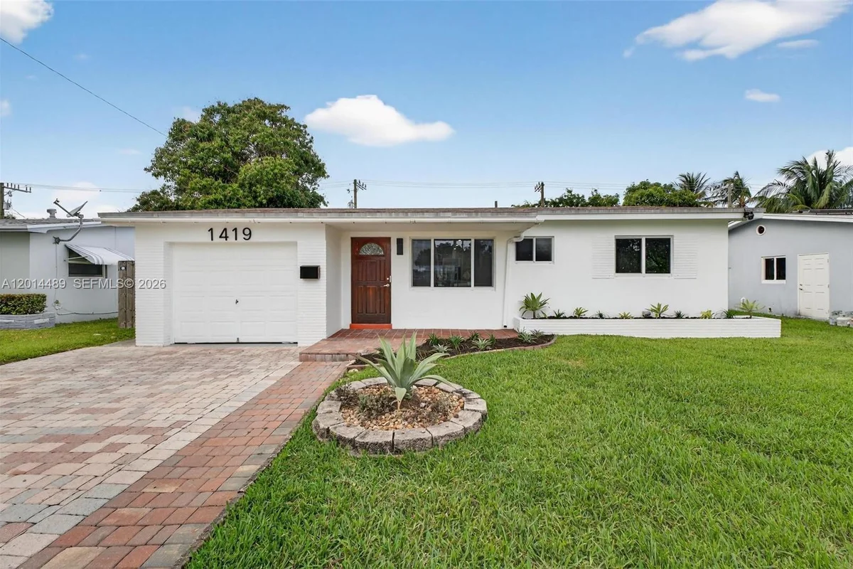 1419 Harding St, Hollywood: photo 1 of 42