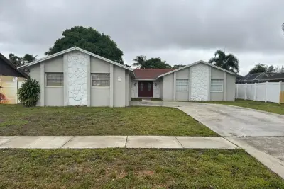 589 Cashiers Dr, West Palm Beach: photo 1 of 33