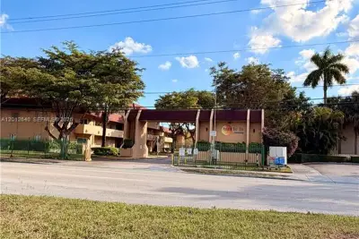 9972 SW 88th St #1125, Miami: photo 1 of 15