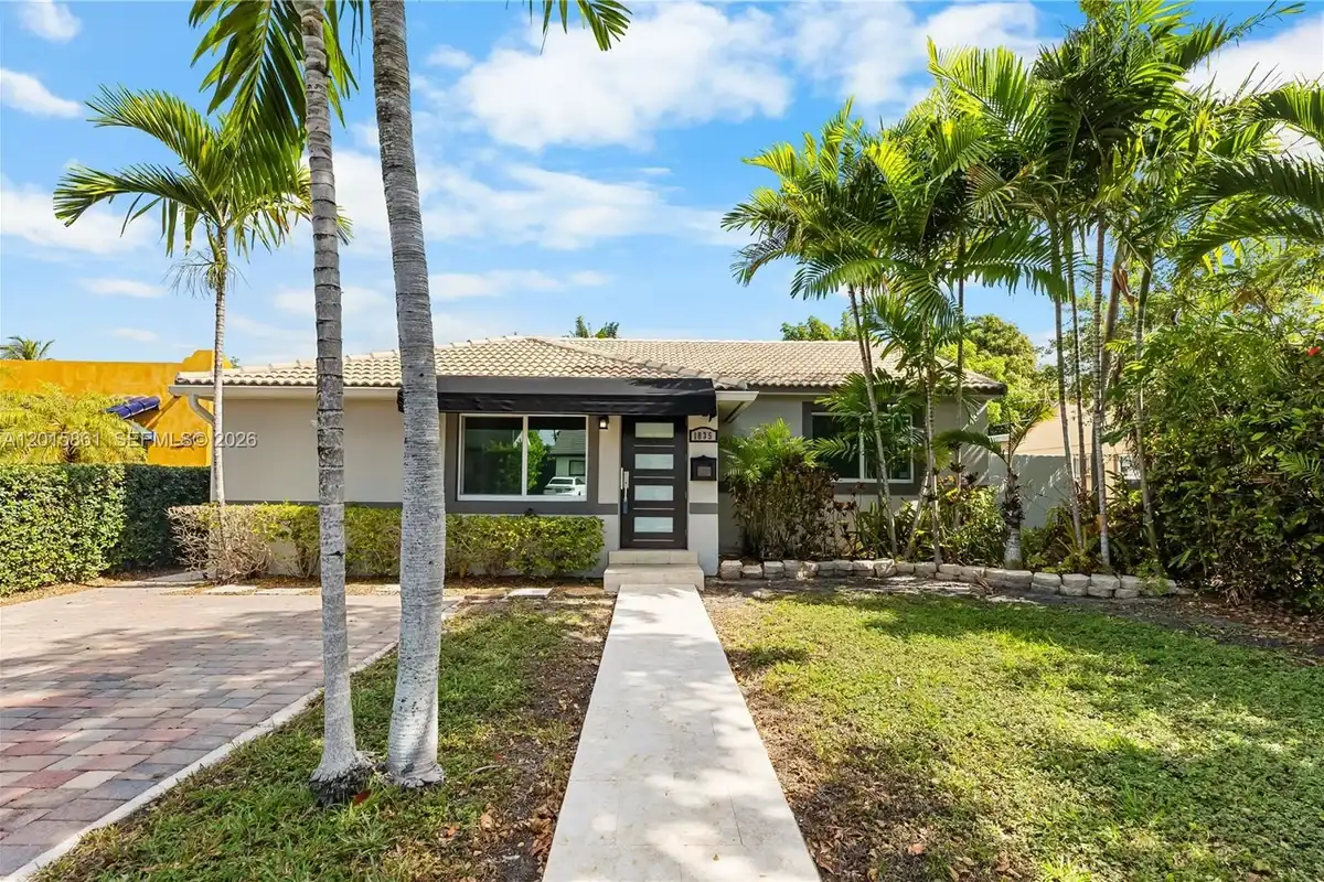 1835 SW 18th St, Miami: photo 1 of 80
