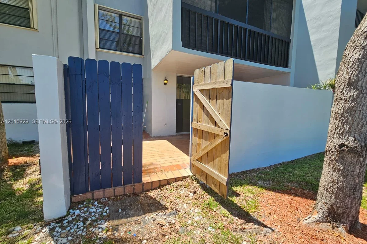 10825 SW 112th Ave #103, Miami: photo 1 of 14