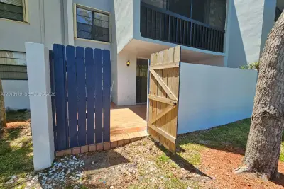 10825 SW 112th Ave #103, Miami: photo 1 of 14