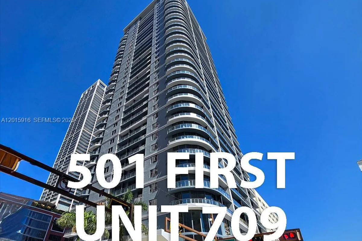 121 NE 5 St #709, Miami: photo 1 of 9
