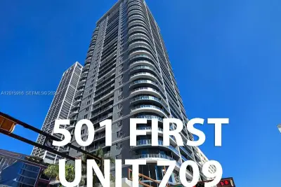 121 NE 5 St #709, Miami: photo 1 of 9