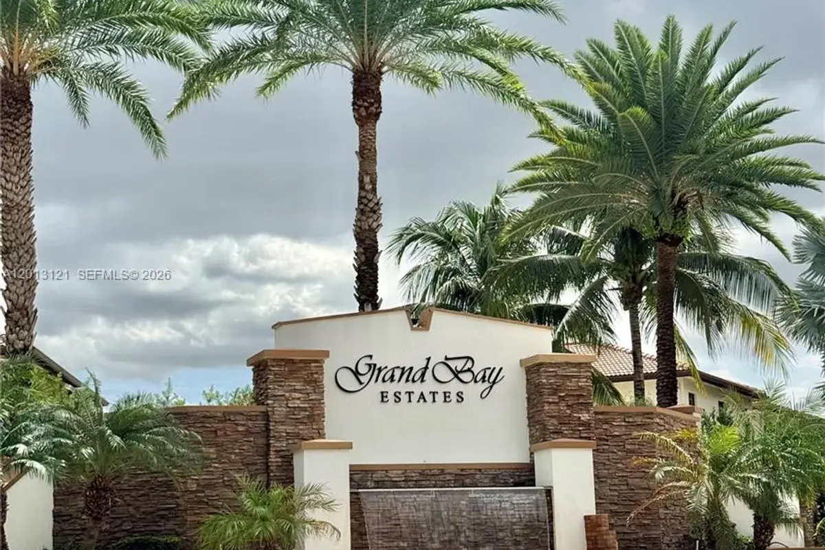 8640 NW 101st Pl, Doral: photo 1 of 35