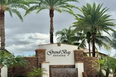 8640 NW 101st Pl, Doral: photo 1 of 35