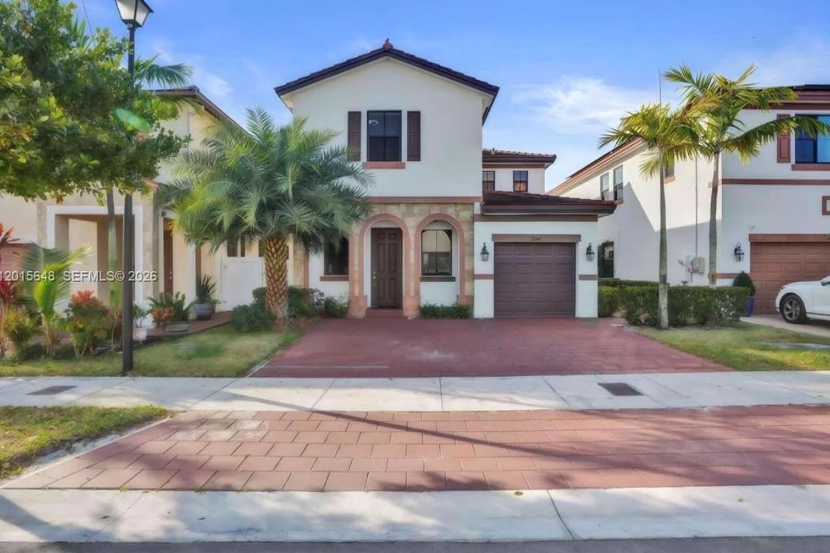 3460 W 103rd Ter, Hialeah: photo 1 of 50