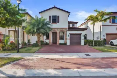 3460 W 103rd Ter, Hialeah: photo 1 of 50