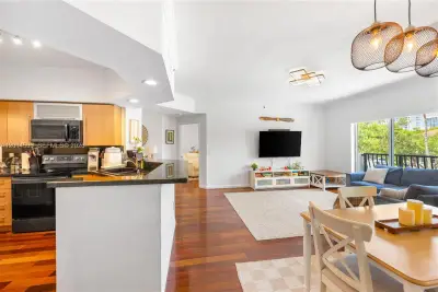 3165 NE 184th St #6304, Aventura: photo 1 of 32