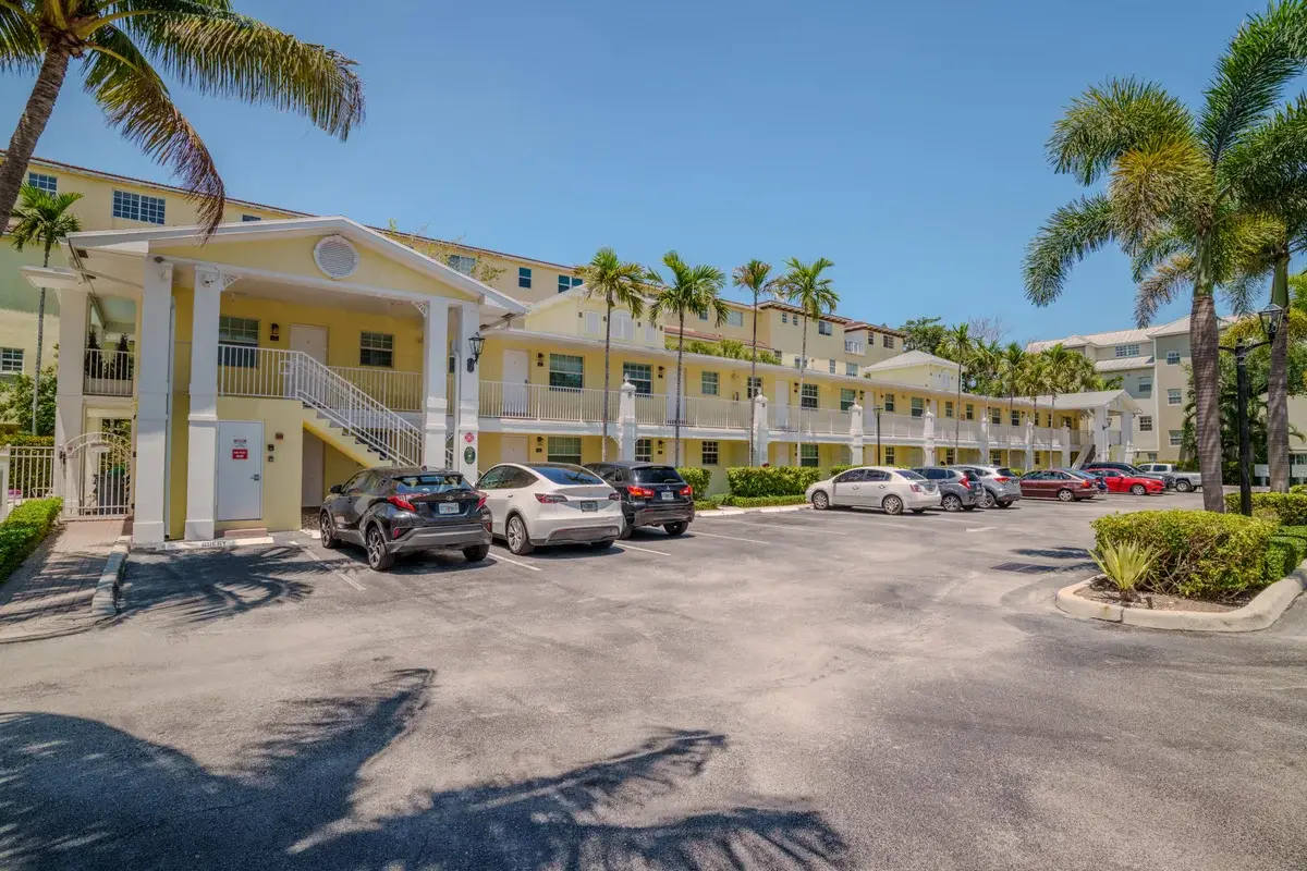 2660 NE 8th Ave #106, Wilton Manors: photo 1 of 22