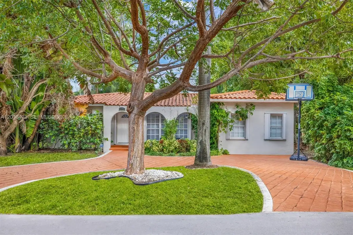 7711 Coquina Dr, North Bay Village: photo 1 of 46