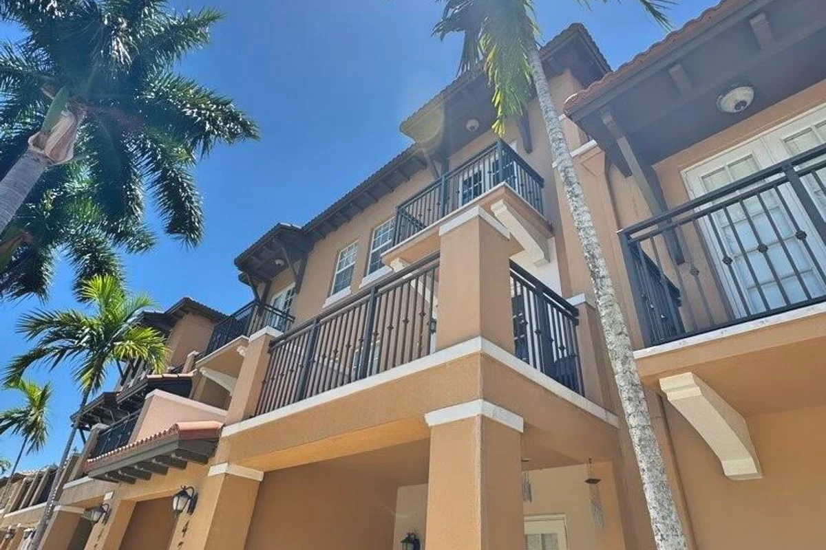 474 SW 147th Ave, Pembroke Pines: photo 1 of 16