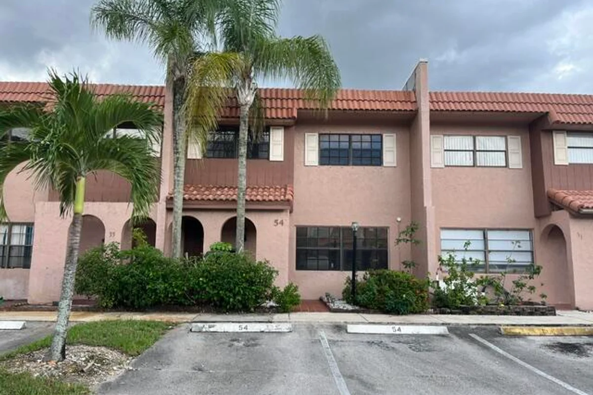 54 Matador Ln, Davie: photo 1 of 22