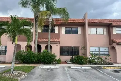 54 Matador Ln, Davie: photo 1 of 22