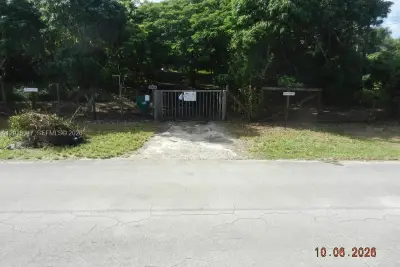 18950 SW 240th St, Homestead: photo 1 of 84