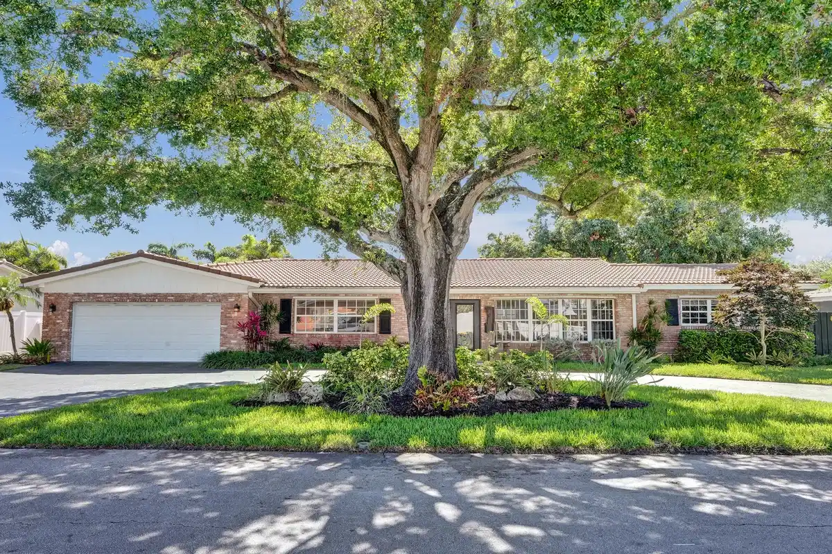 3930 NE 21st Ave, Fort Lauderdale: photo 1 of 42