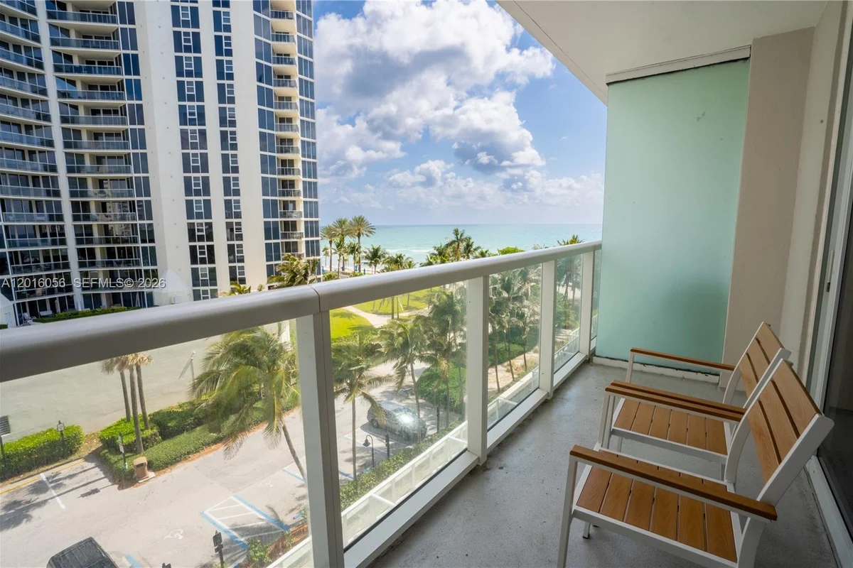 19201 Collins Ave #425, Sunny Isles Beach: photo 1 of 10