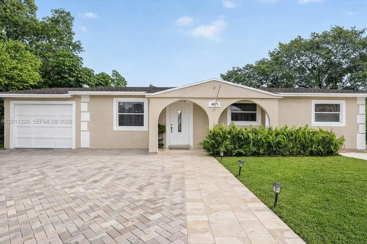 4271 NW 192nd St, Miami Gardens: photo 1 of 24