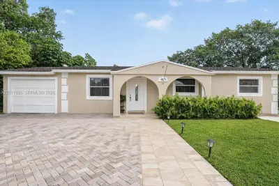 4271 NW 192nd St, Miami Gardens: photo 1 of 24