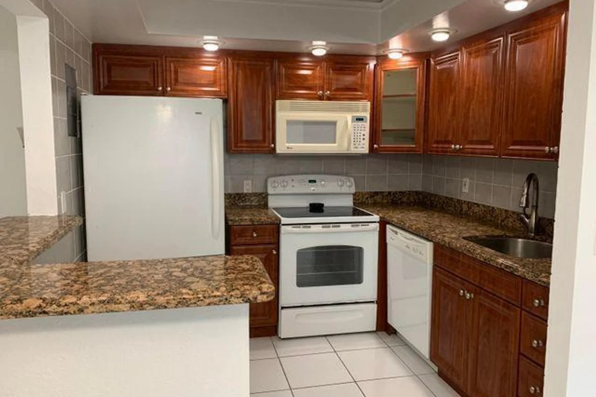259 Saxony F Circles, Delray Beach: photo 1 of 42