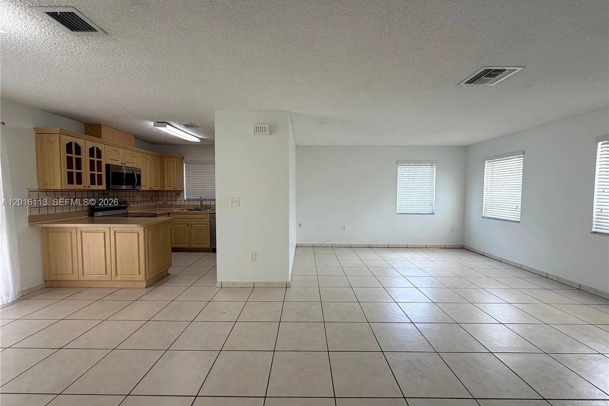 7993 SW 9th Ter, Miami: photo 1 of 18