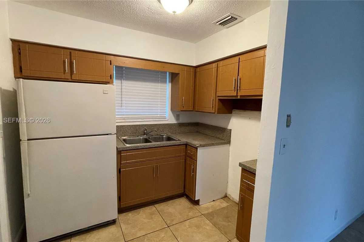 5200 NW 16th St, Lauderhill: photo 1 of 92