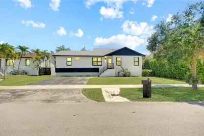 9750 SW 211th St, Cutler Bay: photo 1 of 38