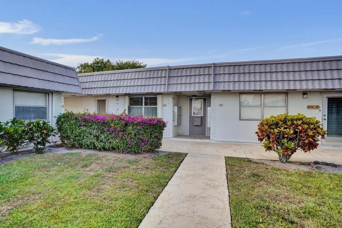 108 Valencia Blvd #E108, Delray Beach: photo 1 of 36