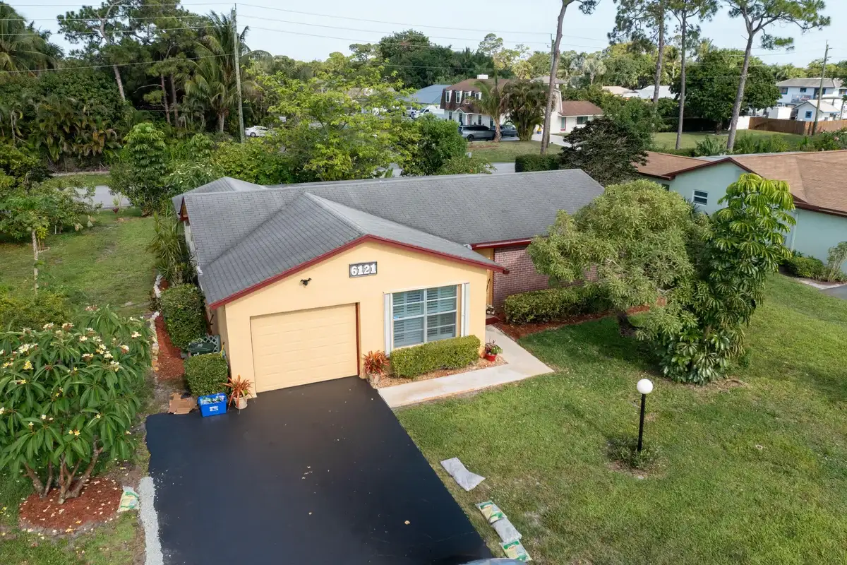 6121 Rainbow Cir, Lake Worth: photo 1 of 49
