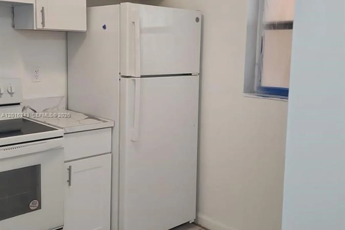 Condo in Miramar: photo 1 of 8