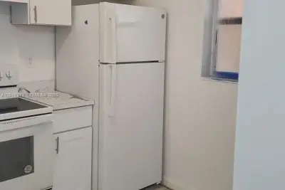 Condo in Miramar: photo 1 of 8