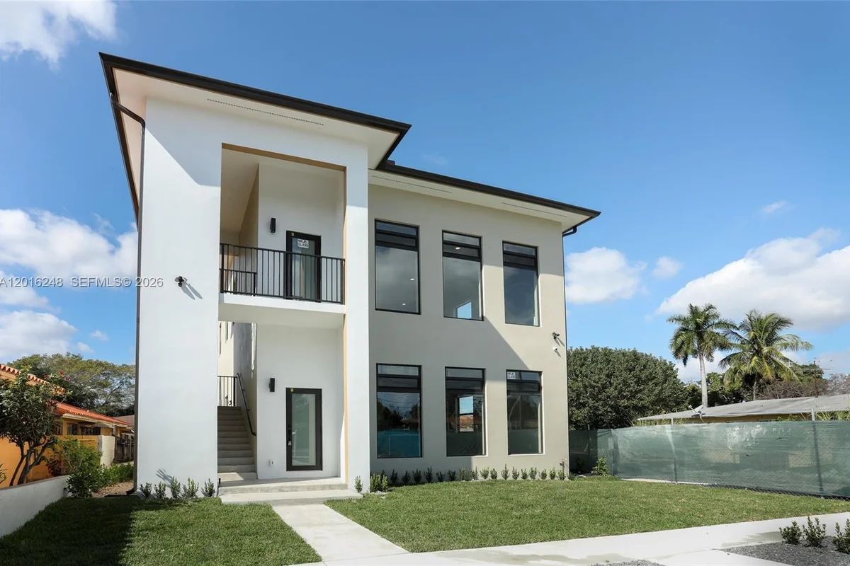 120 SW 35 Ave #A2, Miami: photo 1 of 21