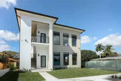 120 SW 35 Ave #A2, Miami: photo 1 of 21