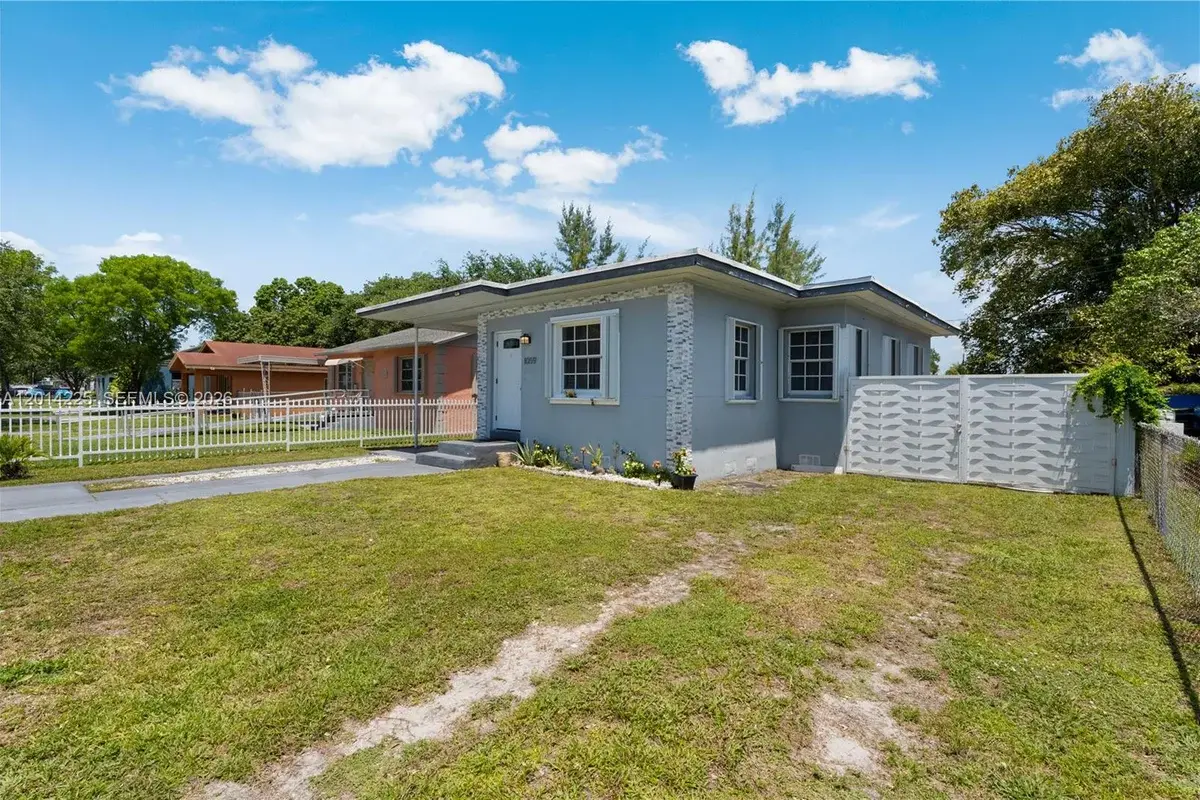 1059 NW 77th St, Miami: photo 1 of 22
