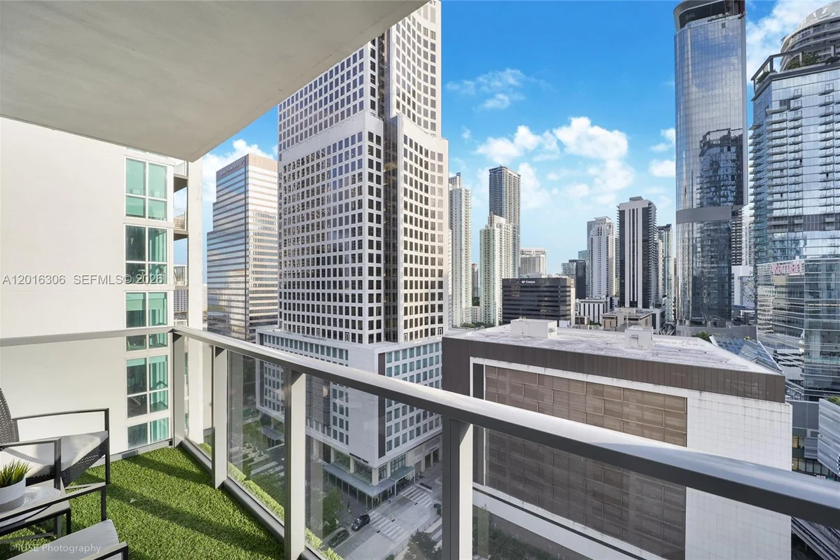 31 SE 6th St #2207, Miami: photo 1 of 12