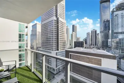 31 SE 6th St #2207, Miami: photo 1 of 12