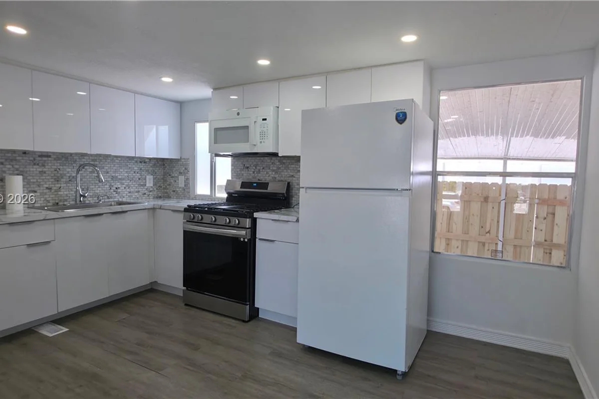 1730 SW 85th Ave, Davie: photo 1 of 12