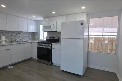 1730 SW 85th Ave, Davie: photo 1 of 12