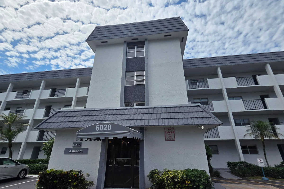 6020 NW 44th St #108, Lauderhill: photo 1 of 14