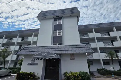 6020 NW 44th St #108, Lauderhill: photo 1 of 14