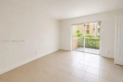 17911 NW 68th Ave #M201, Hialeah: photo 1 of 18