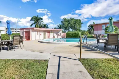 11 Golfs #E, West Palm Beach: photo 1 of 33