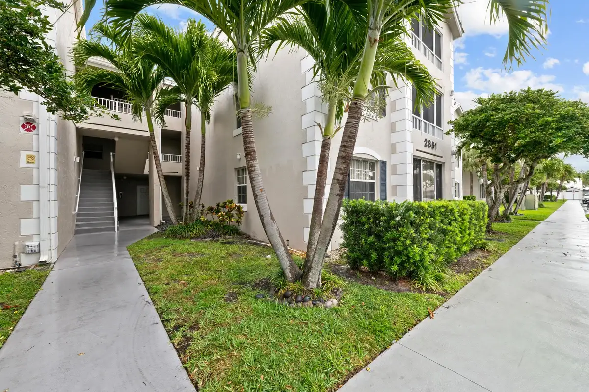 2861 N Oakland Forest Dr #202, Oakland Park: photo 1 of 27