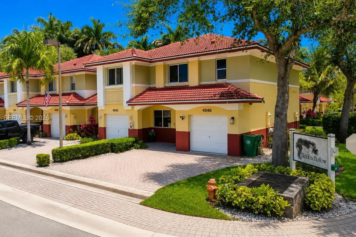 4946 SW 66th Ter, Davie: photo 1 of 25