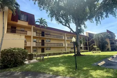 Condo in Miramar: photo 1 of 25
