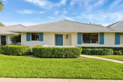 706 Club Dr, Palm Beach Gardens: photo 1 of 21